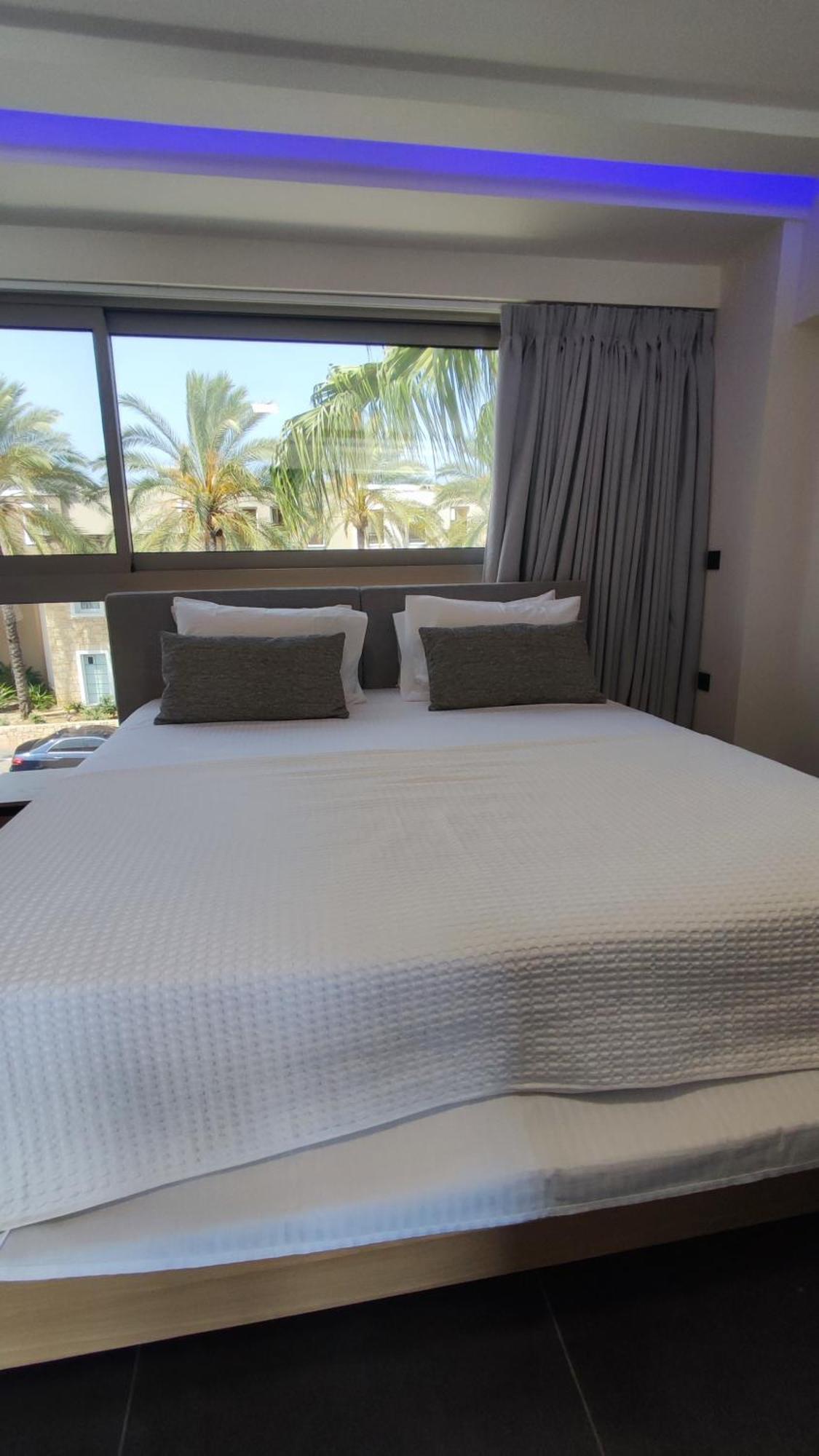 Summertime Signature Suites Agia Marina Extérieur photo