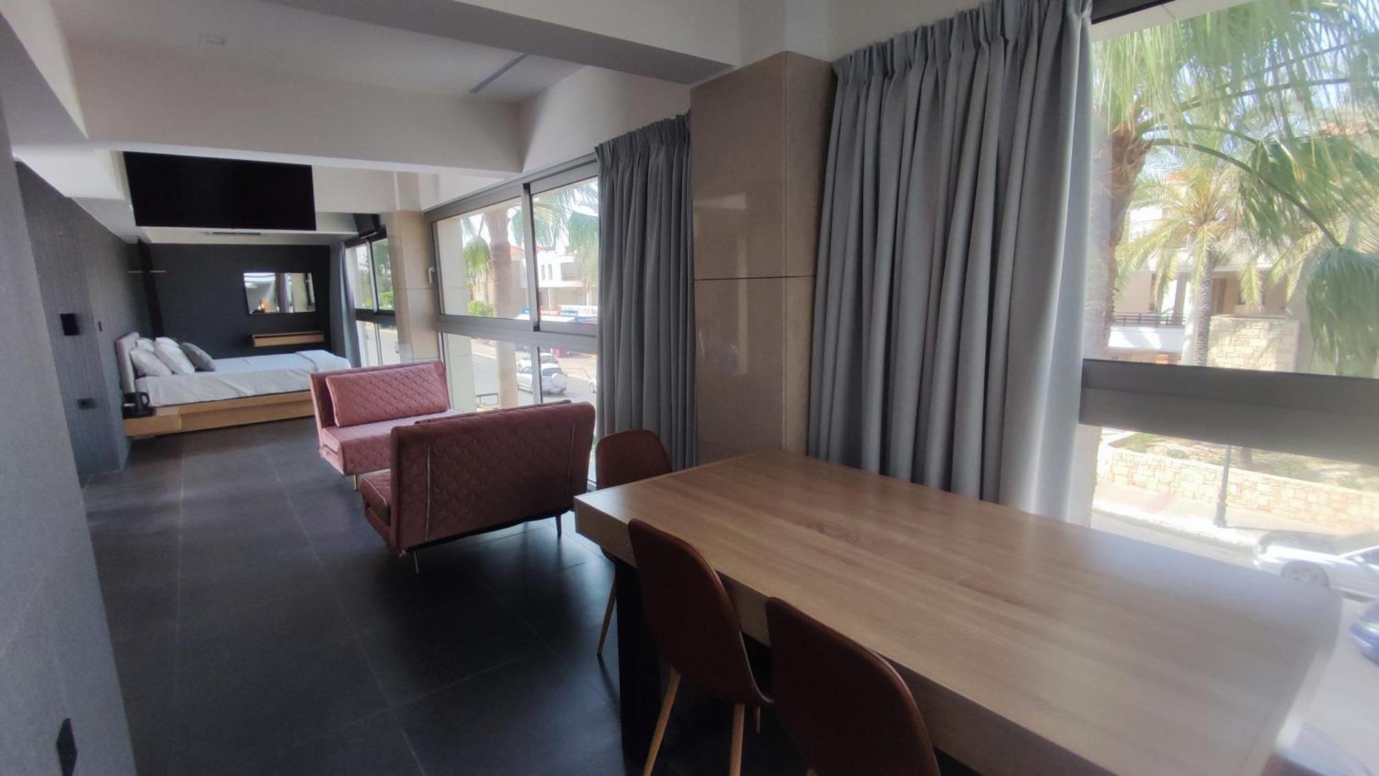 Summertime Signature Suites Agia Marina Extérieur photo
